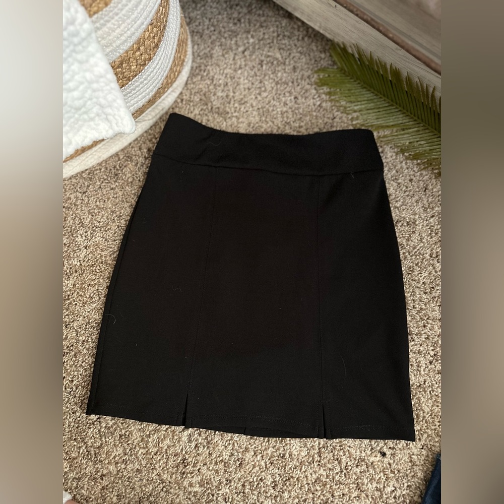 Black pencil mini skirt